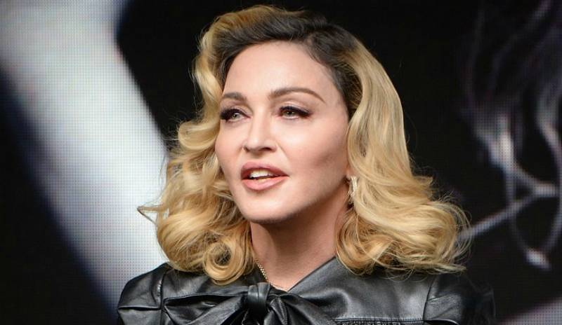 Мадонна прилетела на «Евровидение-2019» и привезла с собой 135 человек
