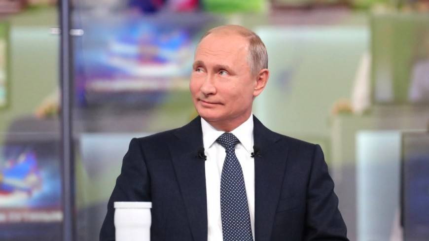 Путин рассказал, как на руках носил пожилую соседку на пятый этаж