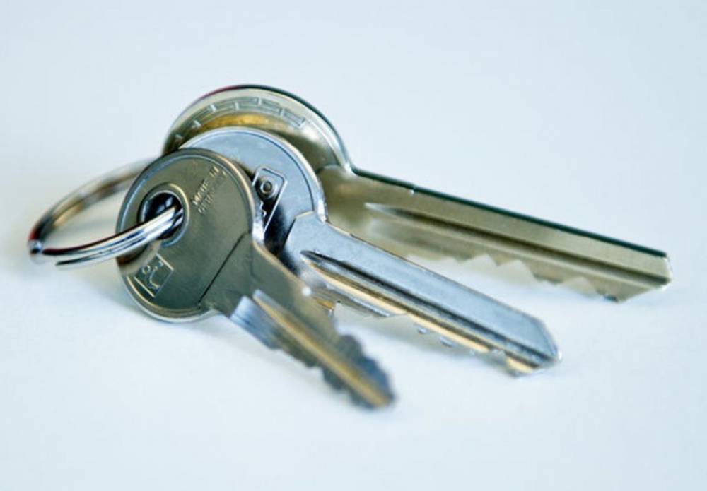 Может ли арендодатель иметь второй ключ от квартиры