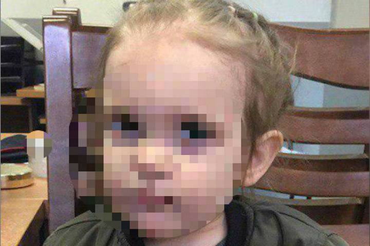 В детской поликлинике на севере Москвы оставили двухлетнюю девочку
