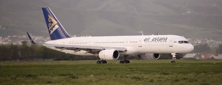 Самолет Air Astana совершил аварийную посадку в Москве