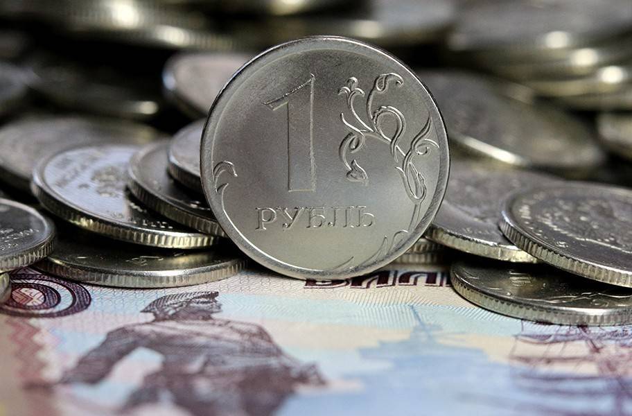 Рубль растет третий день подряд