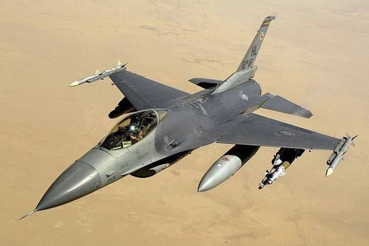 Истребитель F-16 потерпел крушение на авиабазе в Калифорнии