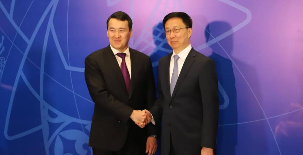 Смаилов призвал развивать промышленную кооперацию с Китаем
