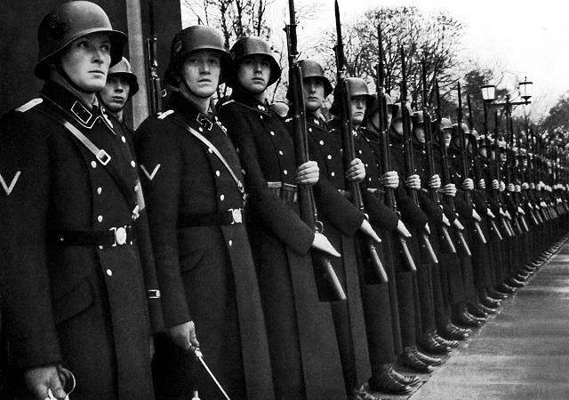 «Отборные арийцы»: чему обучали линую охрану Гитлера | Русская семерка