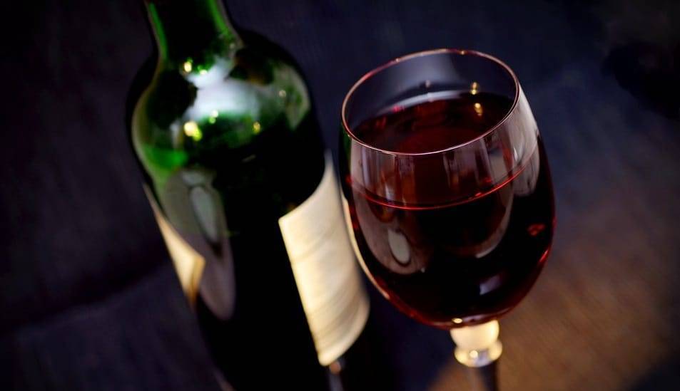 Посетителю ресторана в Манчестере по ошибке подали вино за 4,5 тыс. фунтов