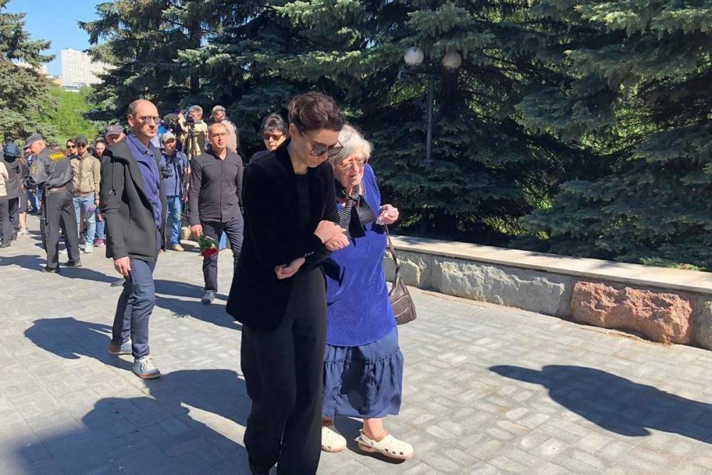 Две семьи Сергея Доренко встретились на его похоронах
