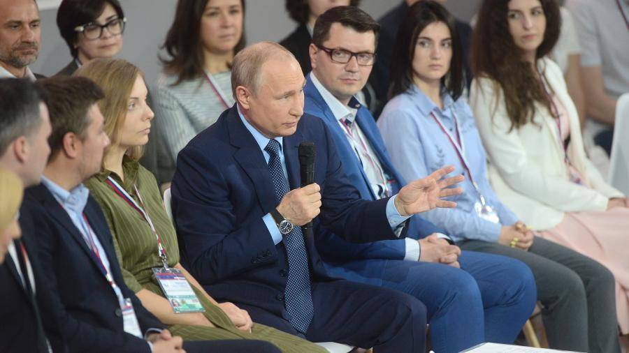 Путин поручил чиновникам быстро решать проблемы граждан