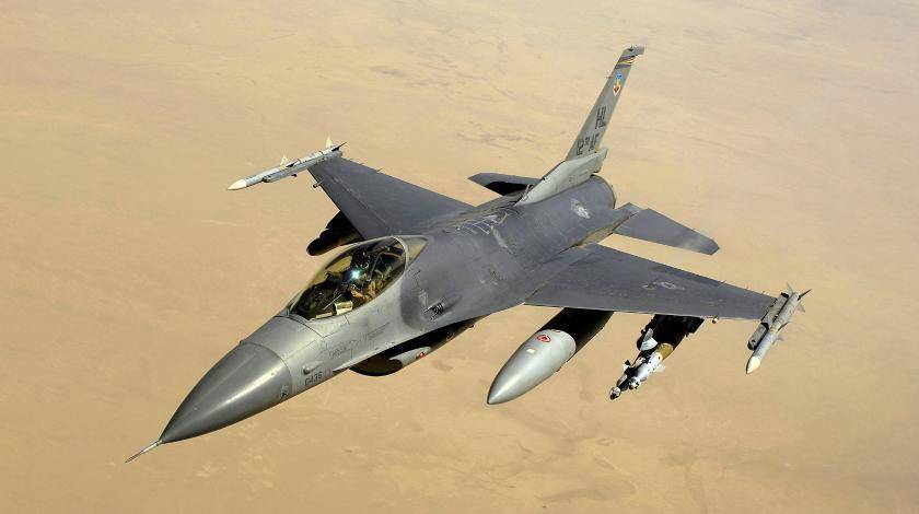 Появилось видео рухнувшего в Калифорнии F-16