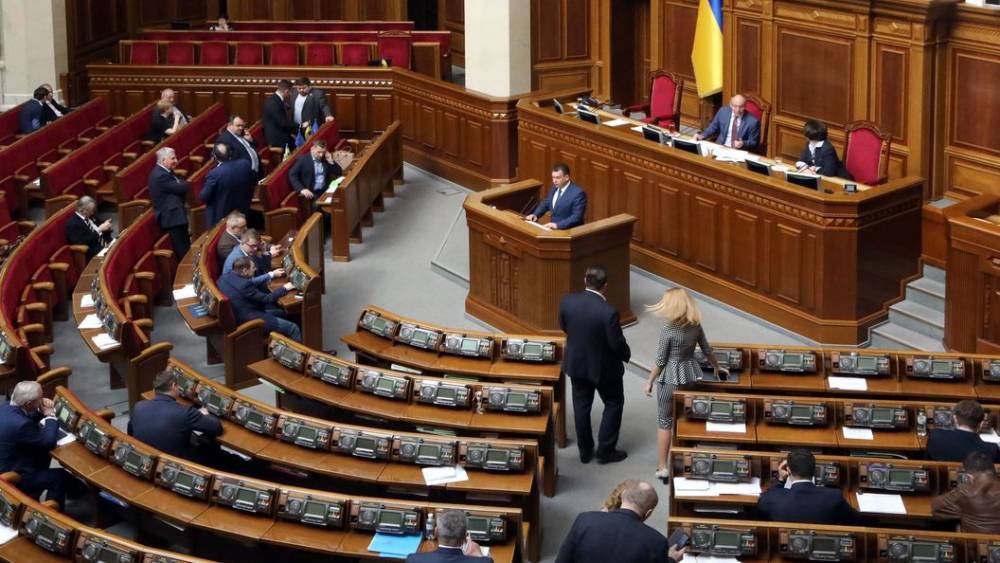 Яценюк против Зеленского: Нового президента Украины лишили возможности распустить Раду