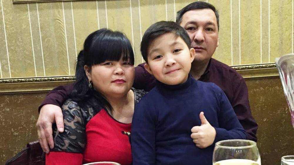 Родителям Ержана Максима предложили работу в посольстве в Москве
