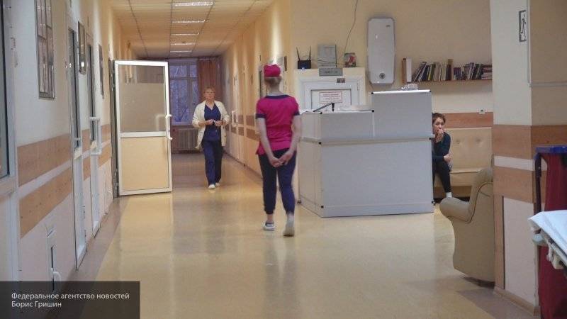 Психологи работают с брошенной в московской больнице маленькой девочкой