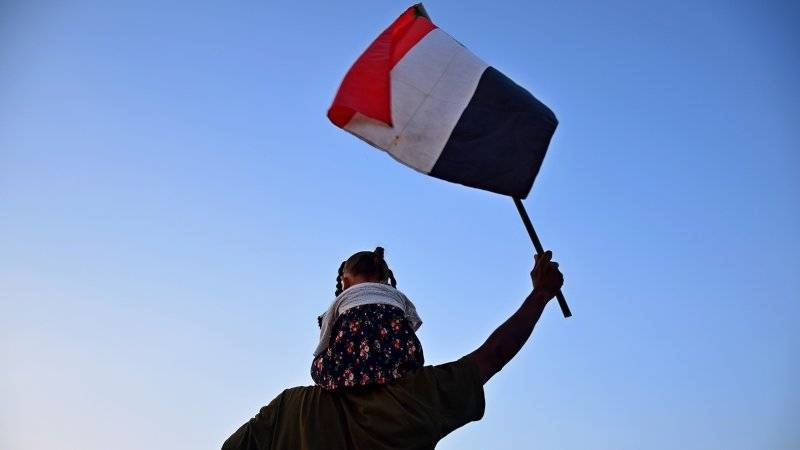 Посол Британии активно сотрудничает с оппозицией Судана