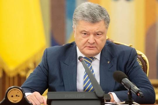 Киевский суд открыл дело о запрете Порошенко покидать Украину
