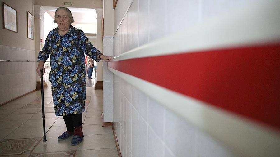 Медведев заявил о неудовлетворительном состоянии домов престарелых