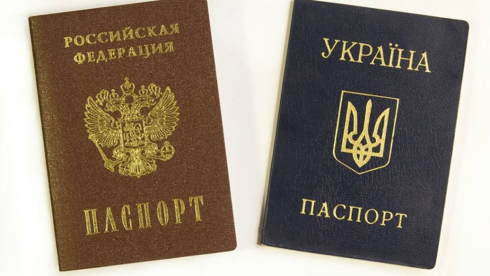 Очередь расписана до конца июня: Почти все жители ЛНР намерены получить российские паспорта
