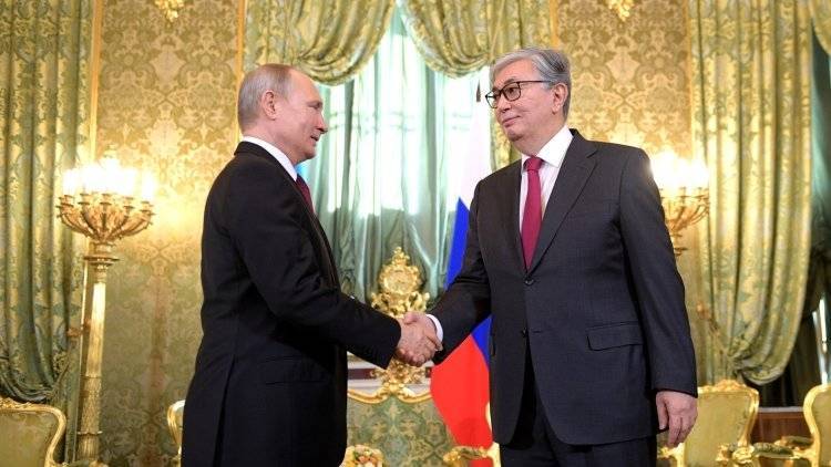 Путин поздравил с днём рождения врио президента Казахстана Токаева