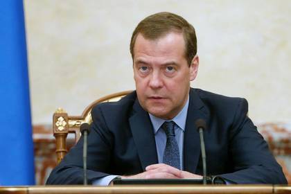 Медведев улучшит жизнь российских пенсионеров на 100 миллиардов рублей