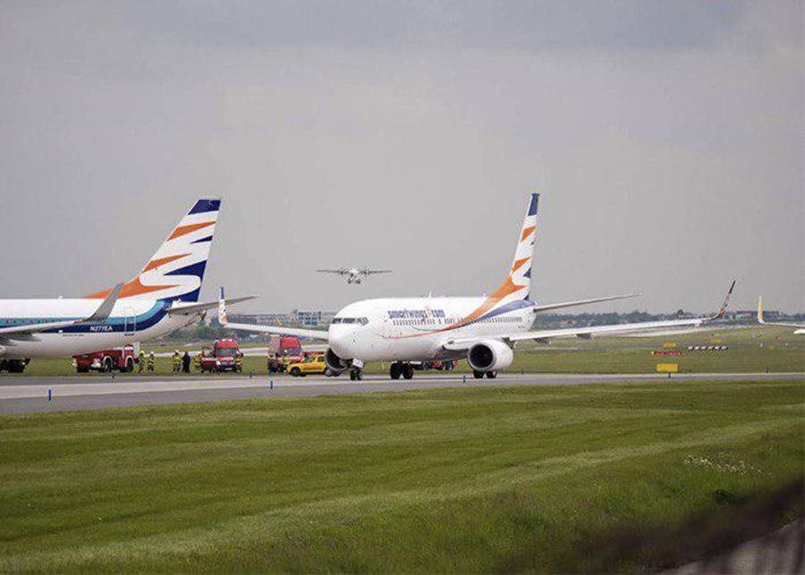 Два самолета столкнулись в аэропорту Праги