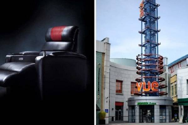 Мужчина  умер после того, как застрял головой между сидениями в кинотеатре