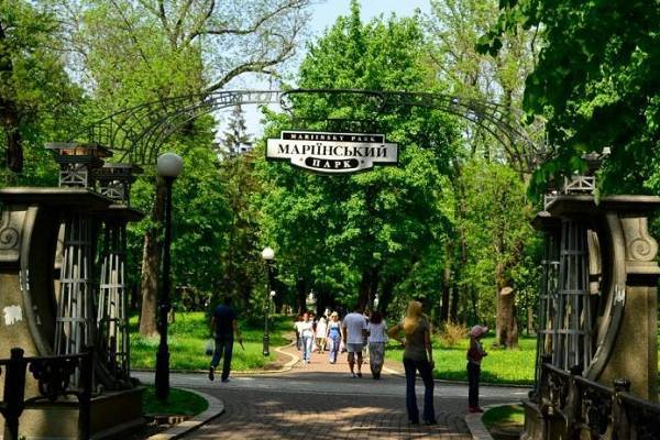 Зеленский решил собрать украинцев в парке около Верховной Рады | Политнавигатор