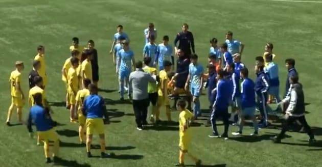 Юные футболисты "Астаны" и "Семея" устроили массовую драку на поле (видео)