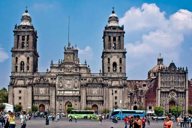 В Мехико продлен режим экологической тревоги