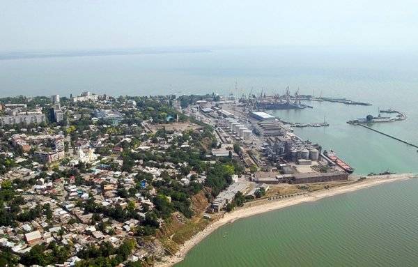Эксперт призвал не связывать проблемы портов Украины с Крымским мостом
