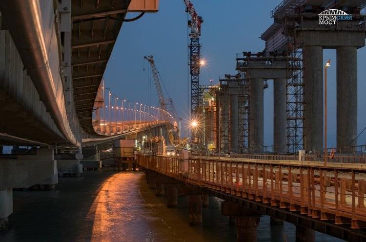 Движение поездов по Крымскому мосту будет открыто досрочно
