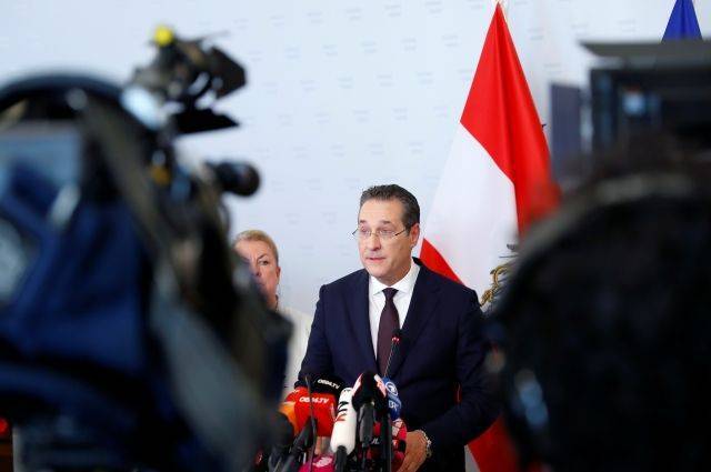 Вице-канцлер Австрии официально объявил об отставке