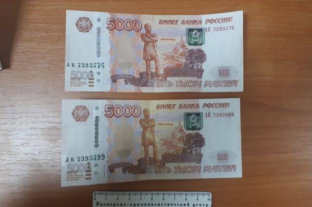 Житель Москвы нашел фальшивые деньги и рассчитался ими в магазине