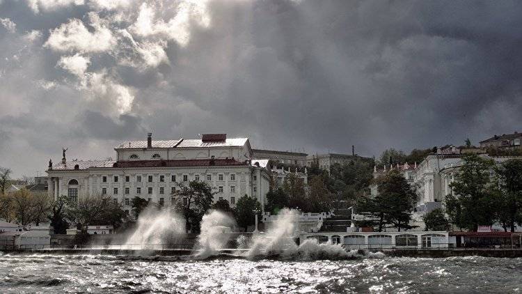Крым будет штормить: МЧС предупредило о ливнях, грозах и шквальном ветре