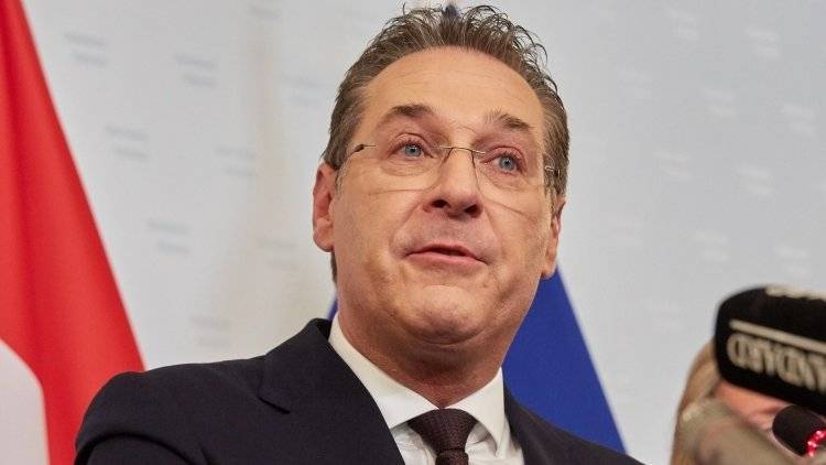 Вице-канцлер Австрии уточнил, что на видео встречался с гражданкой Латвии, а не РФ
