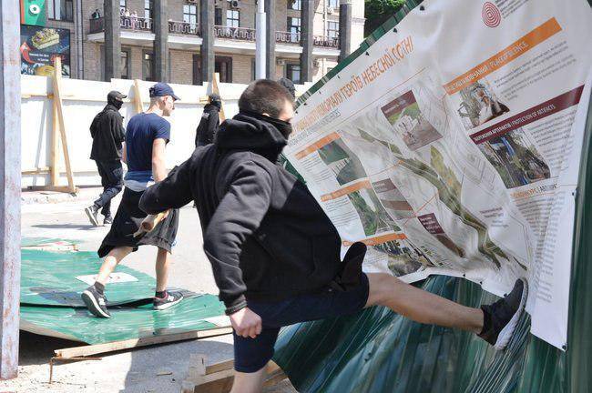 Националисты устроили погром в центре Киева | Политнавигатор