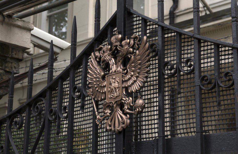 В посольстве РФ опровергли информацию о проблемах с выдачей виз британцам