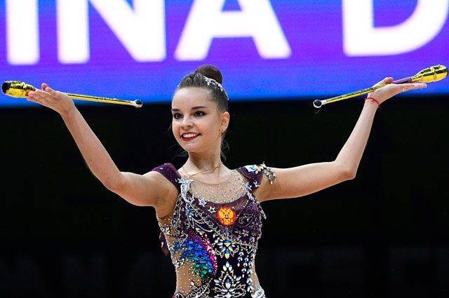 Дина Аверина вышла в финал ЧЕ по гимнастике в упражнениях с булавами