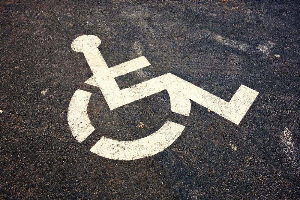 Парковка для инвалидов: кто имеет право парковаться?