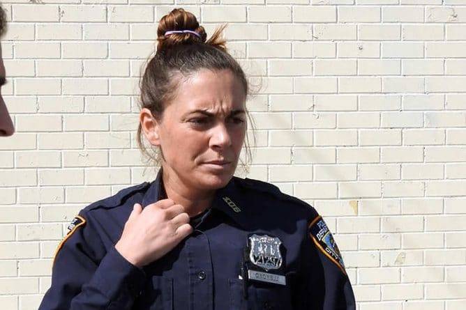 Сотрудницу NYPD арестовали за попытку нанять киллера для своего бывшего мужа и 15-летнего ребенка своего бойфренда