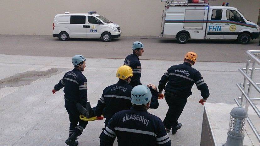 При пожаре в ТЦ в Баку пострадали четыре человека