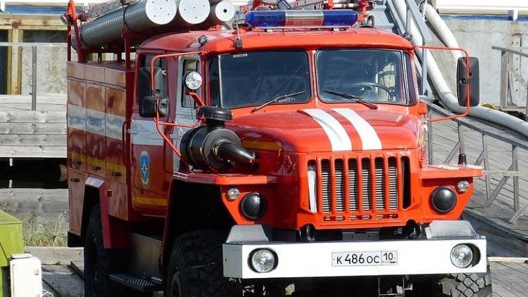 Четыре человека пострадали в пожаре в ТЦ в пригороде Баку