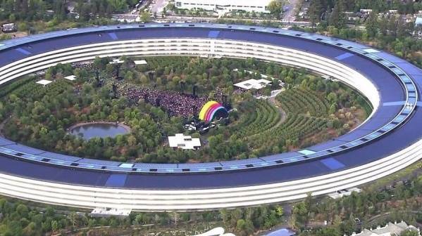Компания Apple официально открыла новую штаб-квартиру в Купертино