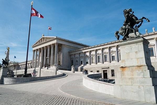 В Австрии могут пройти досрочные выборы после отставки вице-канцлера