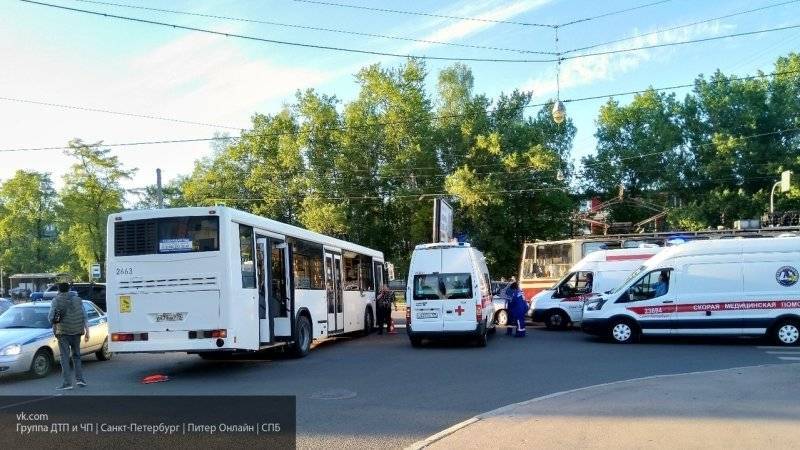 Десять человек пострадали в ДТП в Петербурге
