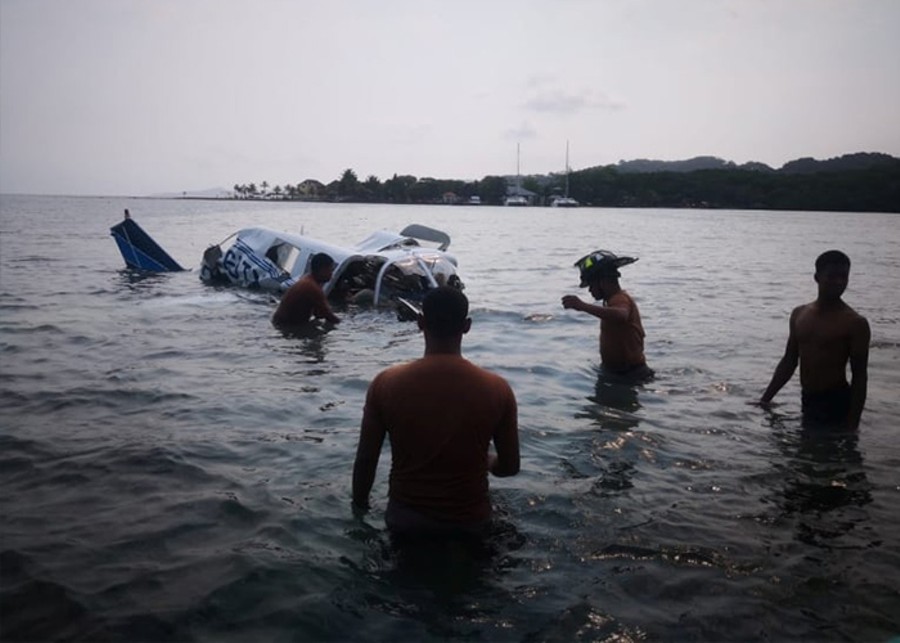 Пятеро туристов погибли при крушении частного самолета в Гондурасе