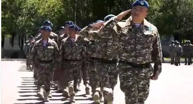 Токаев поприветствовал миротворцев, которые вернулись из Ливана (видео)