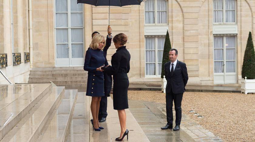 Николя Саркози - Пожилую жена Макрона обсмеяли за непристойный вид - utro.ru - Франция