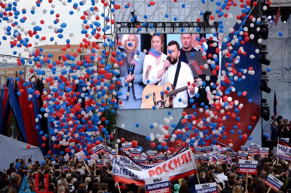 Денис Пушилин и его исполнение песни о России набирает популярность в сети: за сутки видео посмотрели больше миллиона человек