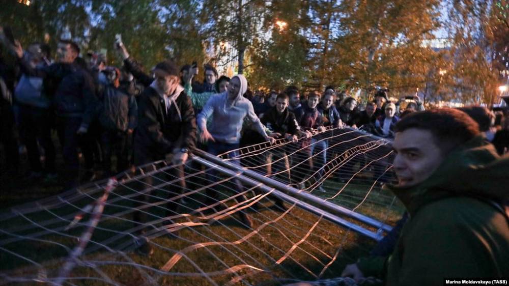 В Екатеринбурге возбудили уголовные дела за нападение на полицейских во время протестов