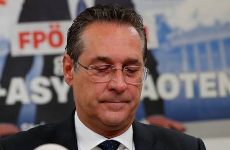 В Австрии набирает обороты скандал с отставкой вице-канцлера Штрахе