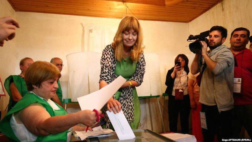 Жена Саакашвили рвется к власти в Грузии